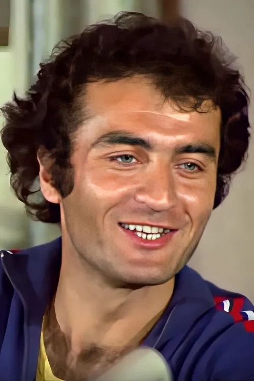 Dilaver Gür en su biografía y filmografía