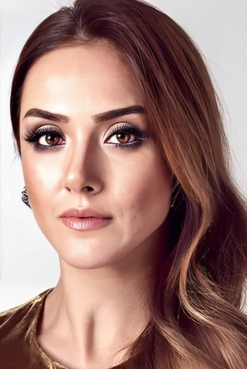 Dilşad Şimşek interpretando a Aysegül