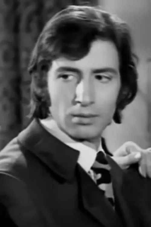 Dimitri Maras interpretando a Andreas, Aunt Sophia's Son