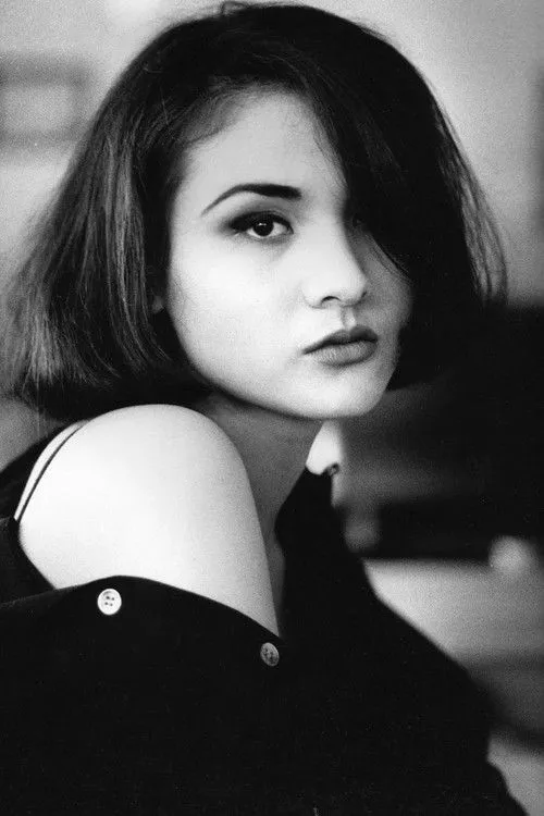 Dindi Gallardo interpretando a Lily