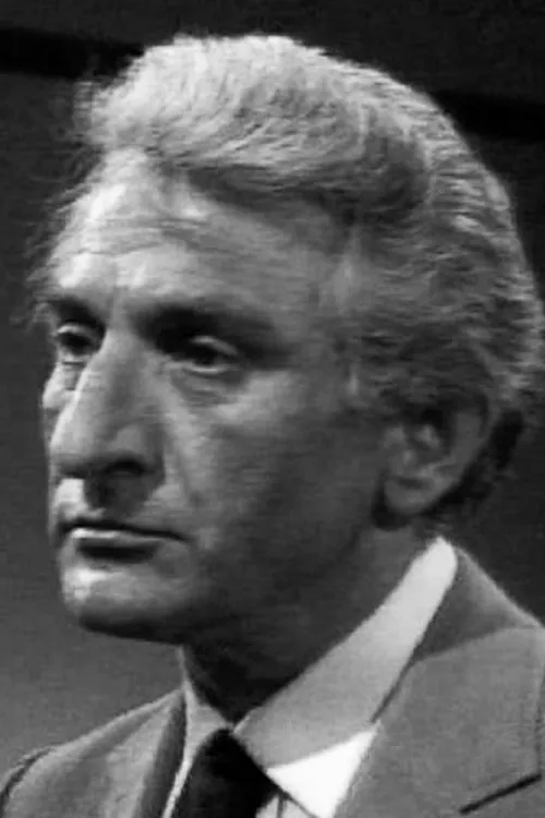 Dinos Doulgerakis interpretando a 