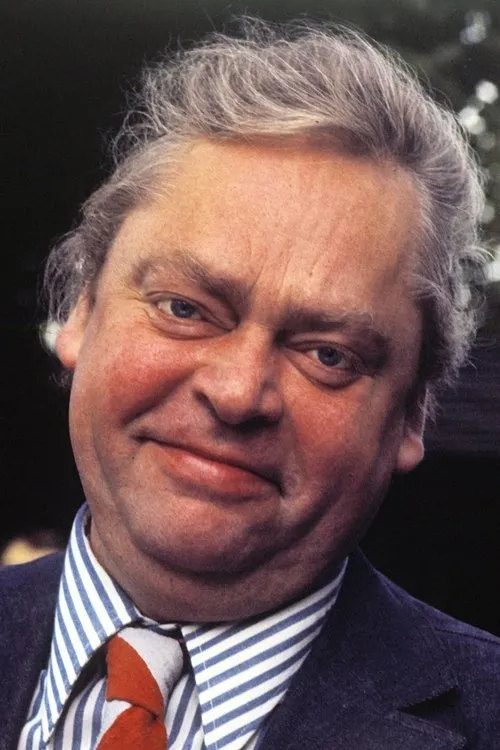 Ole Monty ha trabajado con Dirch Passer en 19 ocasiones