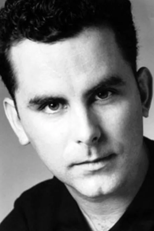 Dirk Hunter interpretando a Harrison