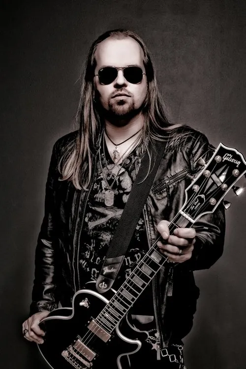 Dirk Sauer interpretando a Guitars