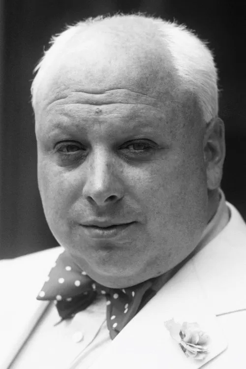 Matthew Glamorre ha trabajado con Divine en 1 ocasiones