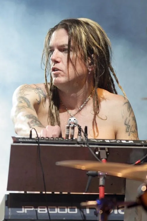 Matt Nespoli ha trabajado con Dizzy Reed en 2 ocasiones