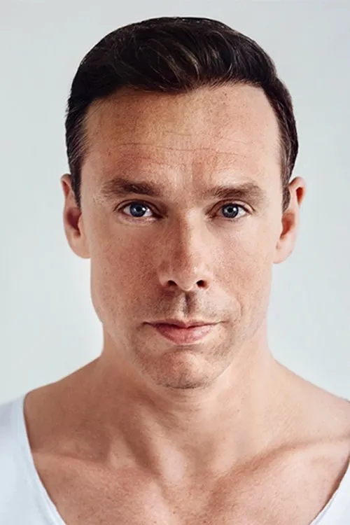 DJ Isaac interpretando a Himself