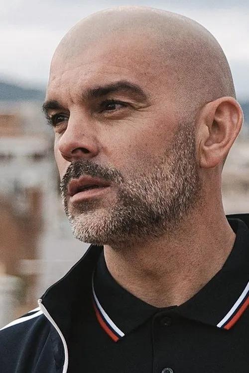 DJ Pone en su biografía y filmografía