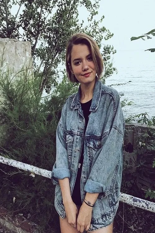 Doğa Özüm interpretando a Sultan