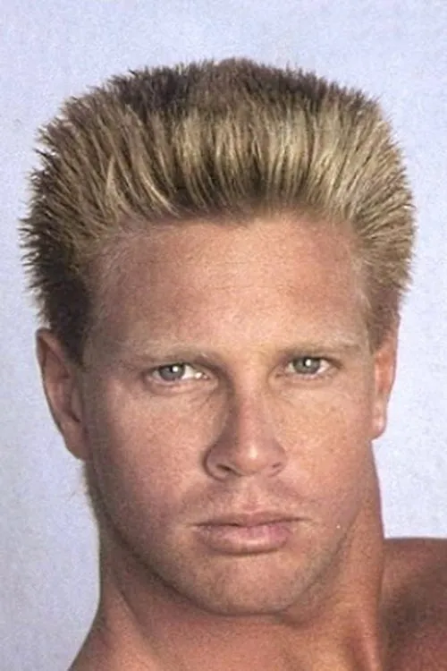 Dolph Knight interpretando a 