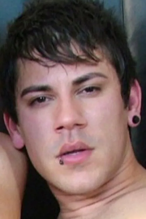 Dom Frazer interpretando a 