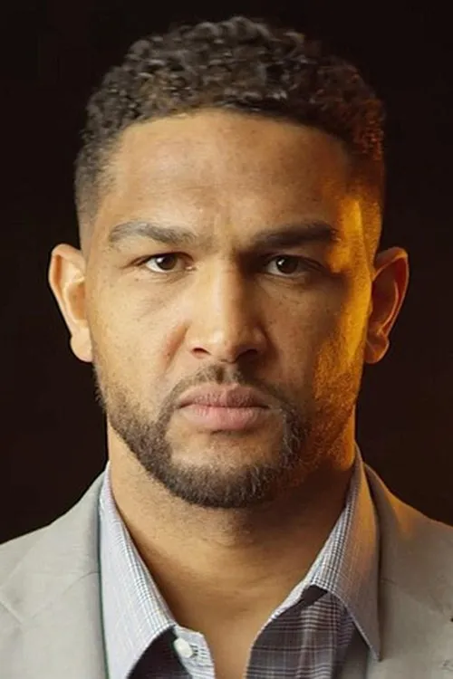 Dominic Breazeale interpretando a Self