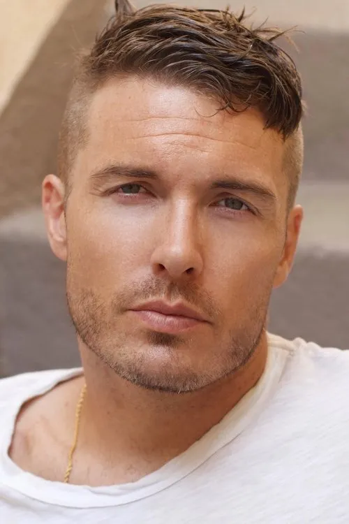 Dominic DeVore interpretando a Jonah Maddox