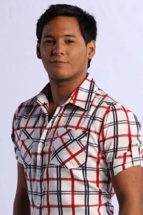 Dominic Roco interpretando a Nico