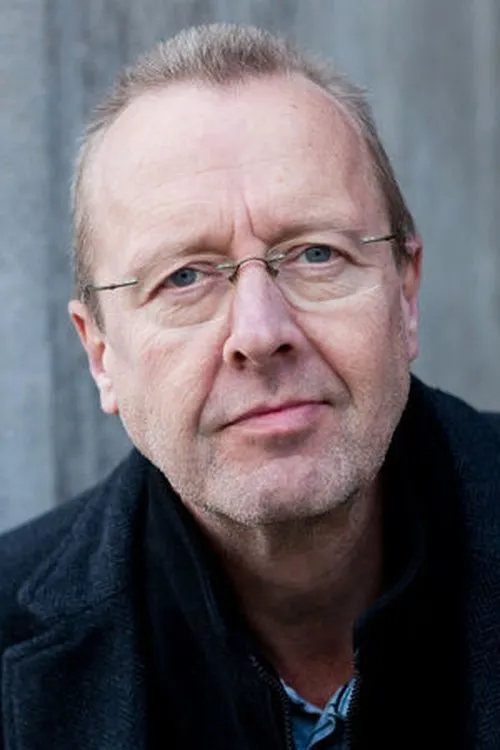 Dominik Bender — personaje: Prof. Werner Klarholdt