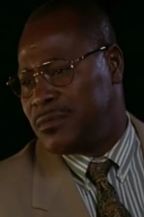 Dominique Diata interpretando a Georges