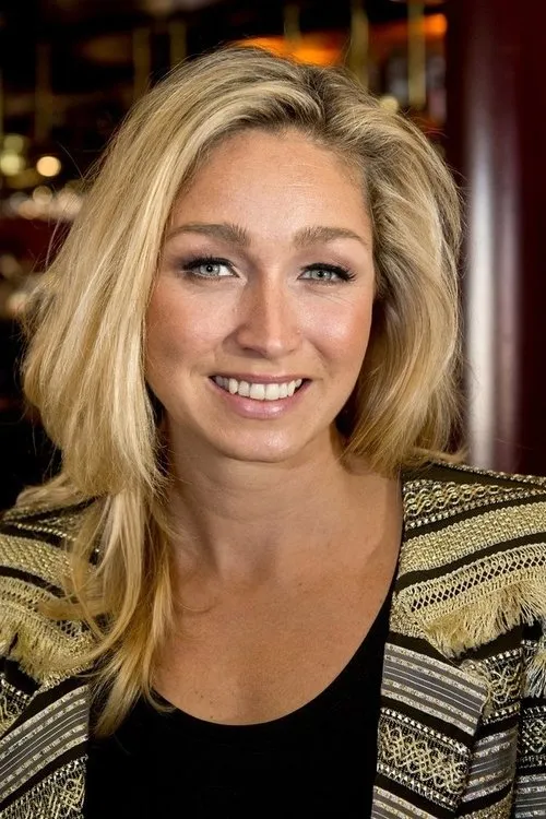 Dominique Rijpma van Hulst interpretando a Star Witch Luna