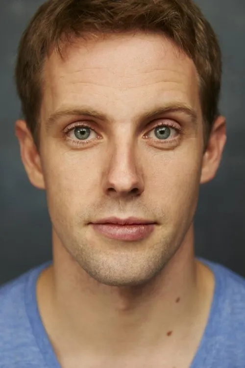 Donal Gallery interpretando a James