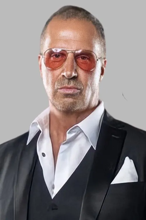 Donald Callis interpretando a Don Callis