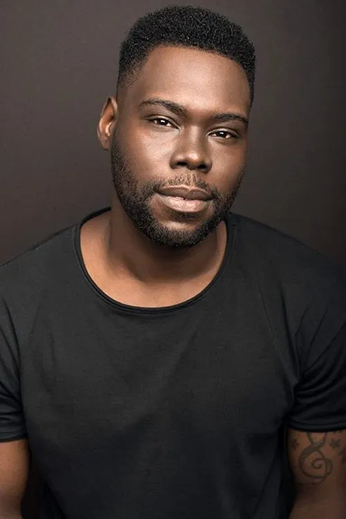 Donald Paul interpretando a 