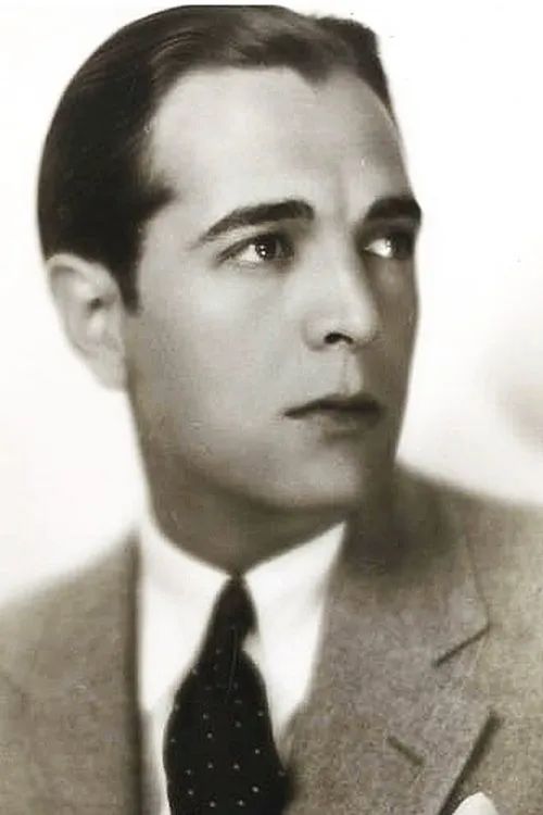 Donald Reed interpretando a Don Luis Gonzales