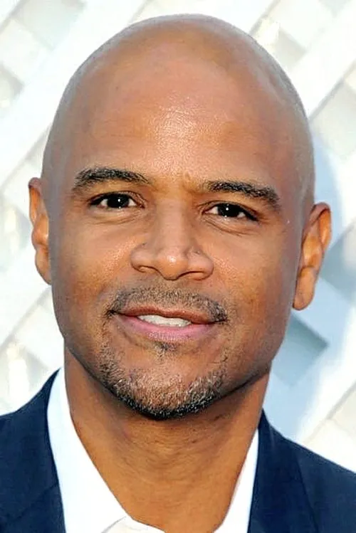 Dondré Whitfield interpretando a Peter Swinson