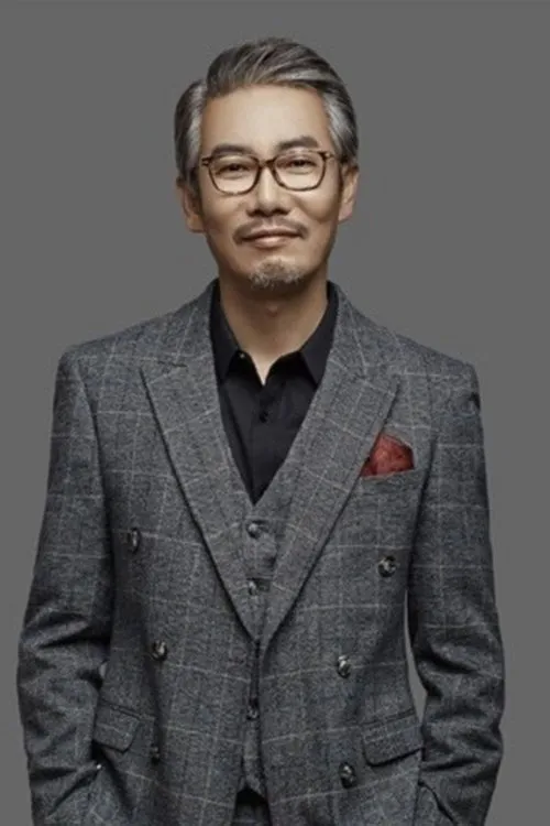 Dong Long Bin en su biografía y filmografía