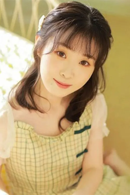 Dong Zhou en su biografía y filmografía