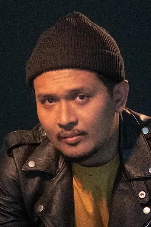 Dono Pradana interpretando a Fadli