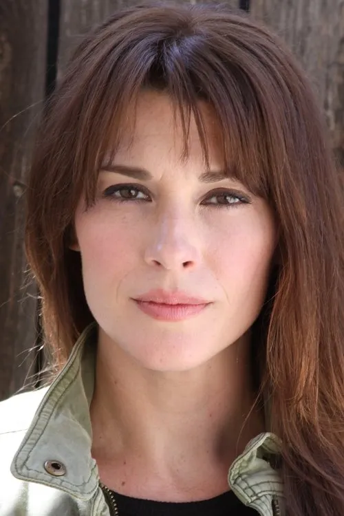 Dorian Brown Pham interpretando a Emma