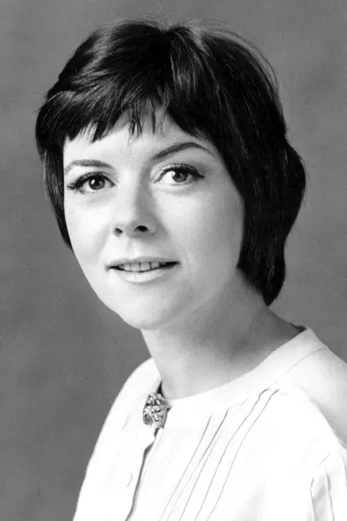 Judi Bowker ha trabajado con Dorothy Tutin en 2 ocasiones