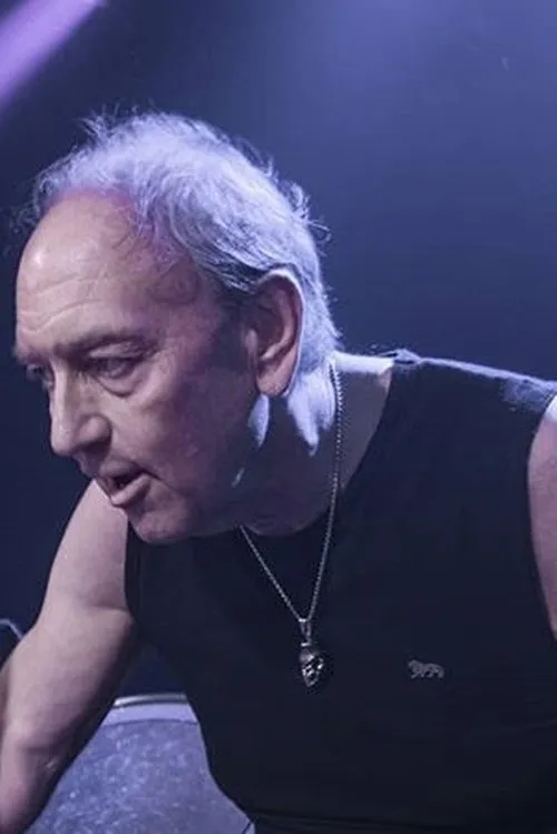 Doug Sampson interpretando a Himself