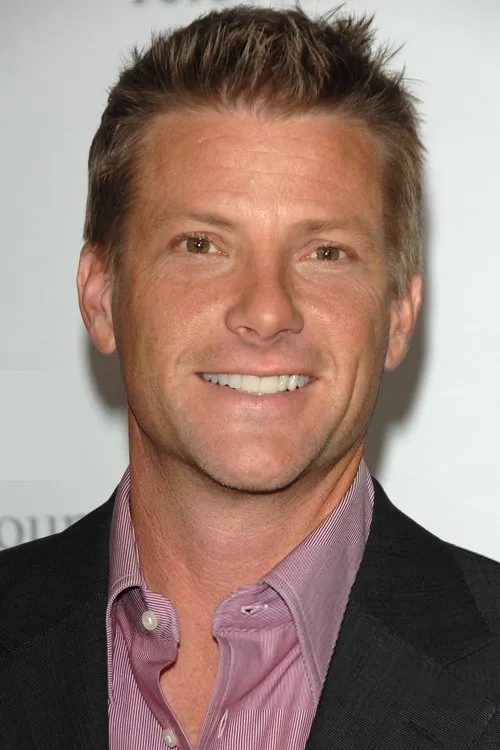 Doug Savant interpretando a Mike McGill