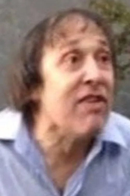 Douglas Levison interpretando a