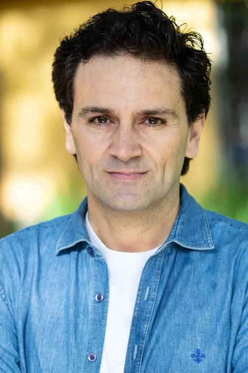 Douglas Simon interpretando a Osvaldo (jovem)