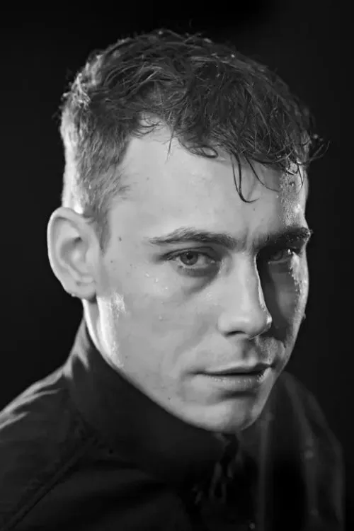 Dovydas Stončius interpretando a Pramogines laidos vedejas