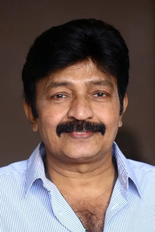 Dr. Rajasekhar interpretando a Kalki IPS