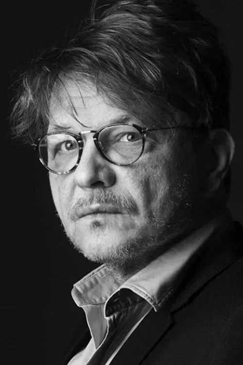 Dragan Bjelogrlić interpretando a Dragan