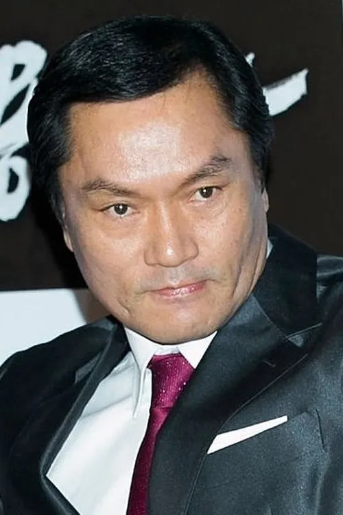 Dragon Lee interpretando a Self