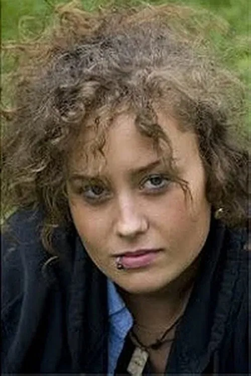 Dre Carrwgton interpretando a Casey