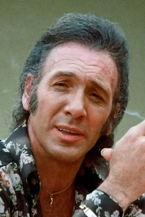 Duke Mitchell interpretando a Paul