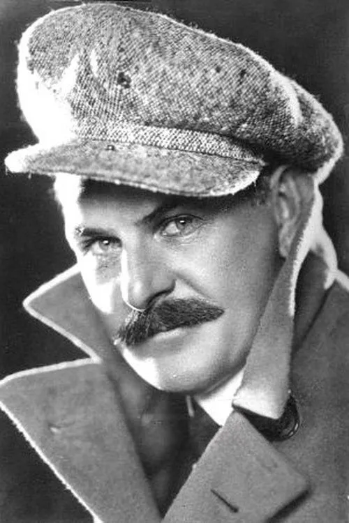 Duke R. Lee interpretando a Henchman (uncredited)