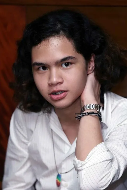 Dul Jaelani interpretando a Self