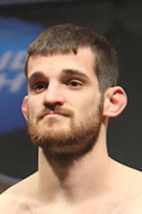 Dustin Hazelett interpretando a Self