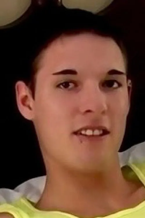 Dustin Knox interpretando a (archive footage)