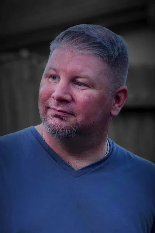 Dustin Tamplen interpretando a Clayton Tamplen