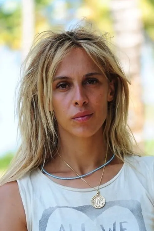 Duygu Bal interpretando a Oyuncu