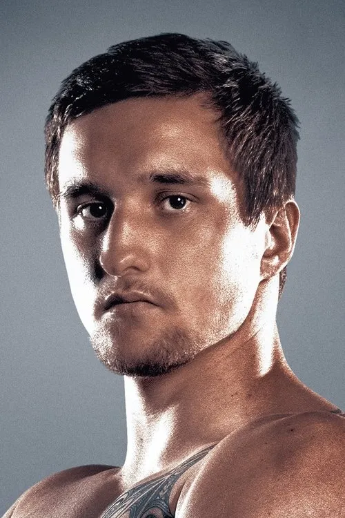 Dylan Biggs interpretando a Self