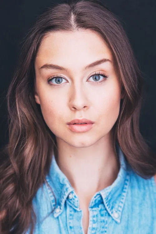 Dylan Brown interpretando a