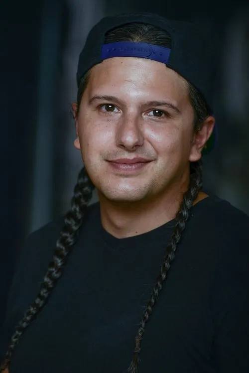 Hayley Law ha trabajado con Dylan Cook en 1 ocasiones